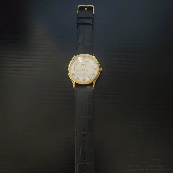 🔥NEW Seiko Slim Quartz Men's 44mm Watch Gold and Black GORGEOUS - Picture 4 of 4